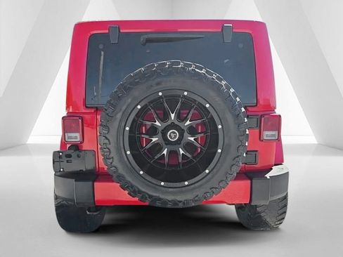 Used 2018 Jeep Wrangler Unlimited Sahara AWD/4WD image 6