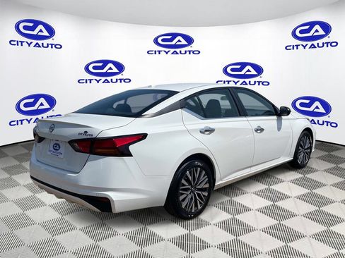 Used 2025 Nissan Altima 2.5 SV FWD image 3