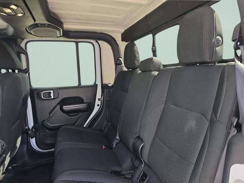 Used 2020 Jeep Gladiator Sport AWD/4WD image 19