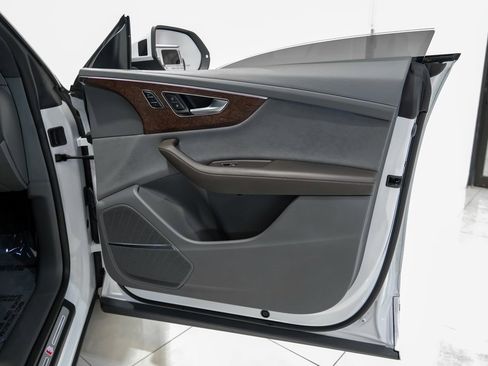 Used 2024 Audi Q8 Prestige image 41