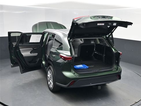 Used 2023 Toyota Highlander Limited image 23