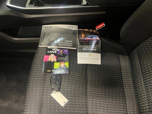 Used 2025 Chevrolet Equinox LT image 50