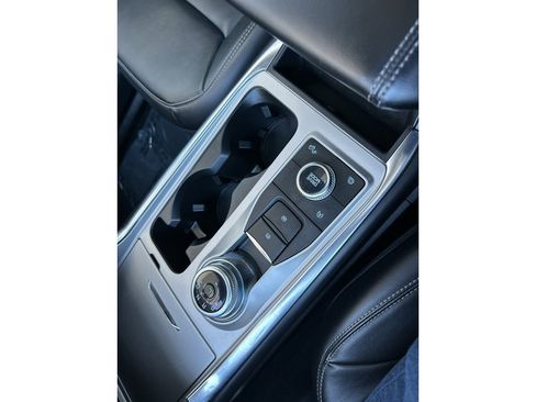 Used 2024 Ford Explorer XLT w/ Equipment Group 202A AWD/4WD image 24