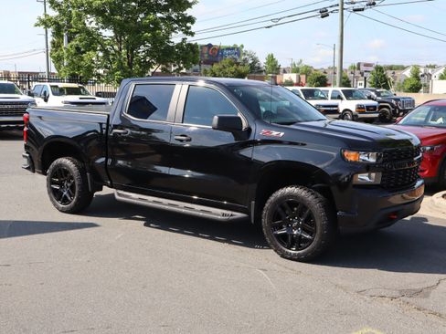 Used 2021 Chevrolet Silverado 1500 Custom Trail Boss w/ Midnight Edition AWD/4WD image 2