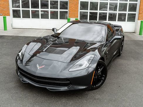 Used 2019 Chevrolet Corvette Stingray Coupe w/ Carbon Flash Badge Package RWD image 2