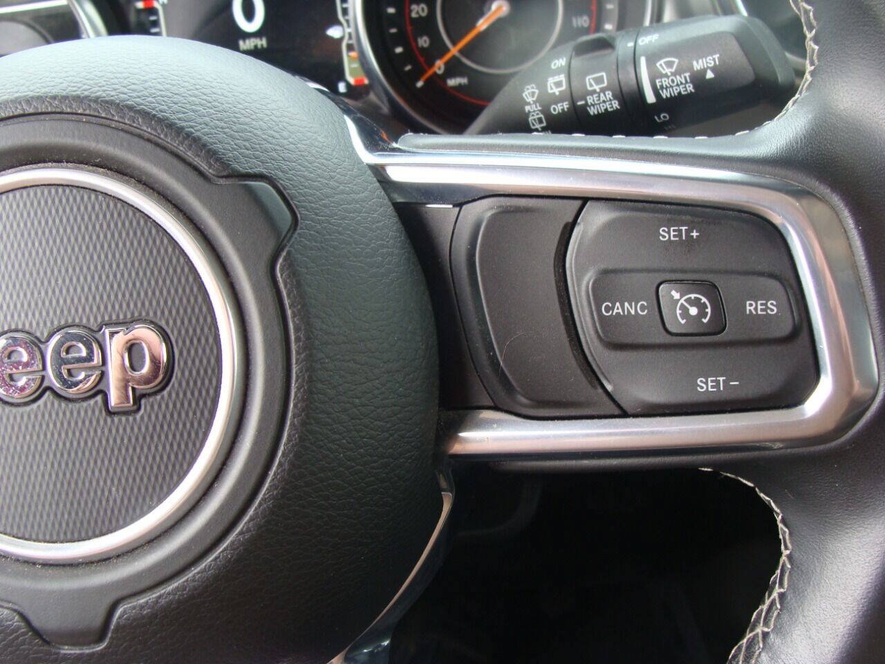 Used 2020 Jeep Wrangler Unlimited Sahara w/ Uconnect 4C Nav & Sound Group AWD/4WD image 9