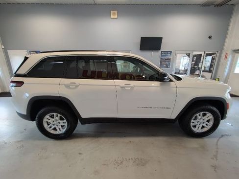 New 2025 Jeep Grand Cherokee Laredo w/ Luxury Tech Group I image 6