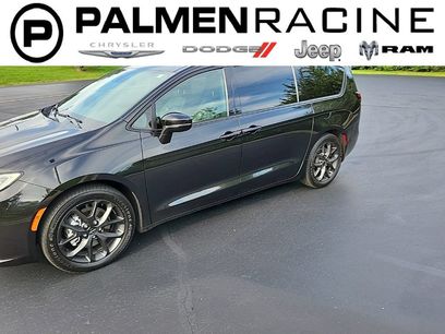 Used 2021 Chrysler Pacifica Touring-L w/ Uconnect Theater Family Group