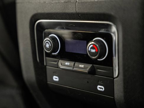 Used 2021 Chevrolet Suburban Z71 image 41