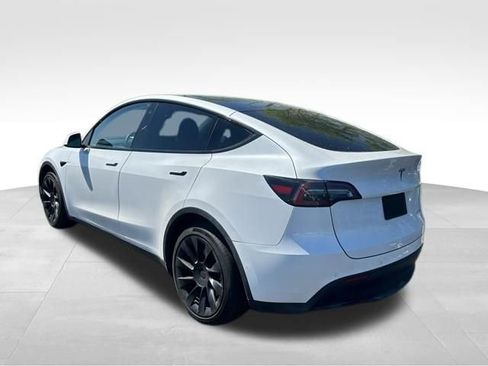 Used 2022 Tesla Model Y Long Range AWD/4WD image 6