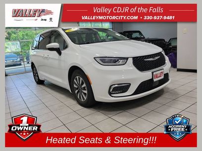 Used 2023 Chrysler Pacifica Touring-L