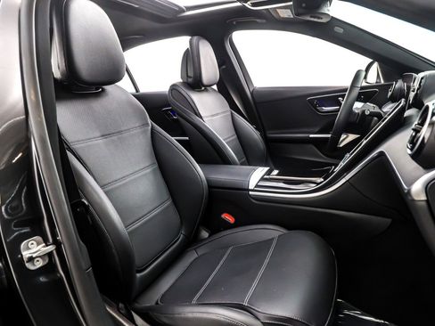 Used 2025 Mercedes-Benz C 300 Sedan image 8