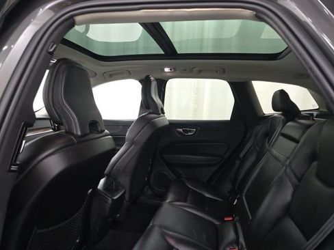 Used 2021 Volvo XC60 T5 Momentum image 20