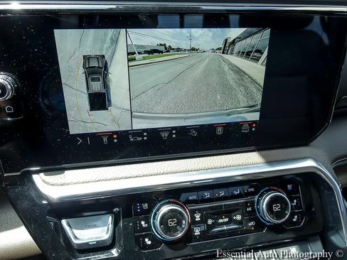 Used 2024 GMC Sierra 1500 Denali w/ Technology Package AWD/4WD image 19