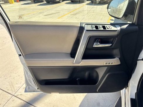 Used 2018 Toyota 4Runner Limited image 19