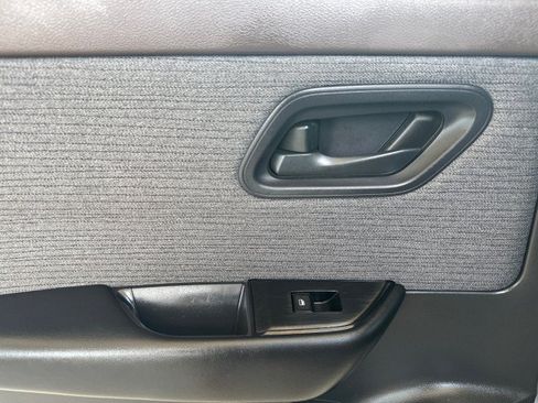 Used 2023 Nissan Rogue S FWD image 6