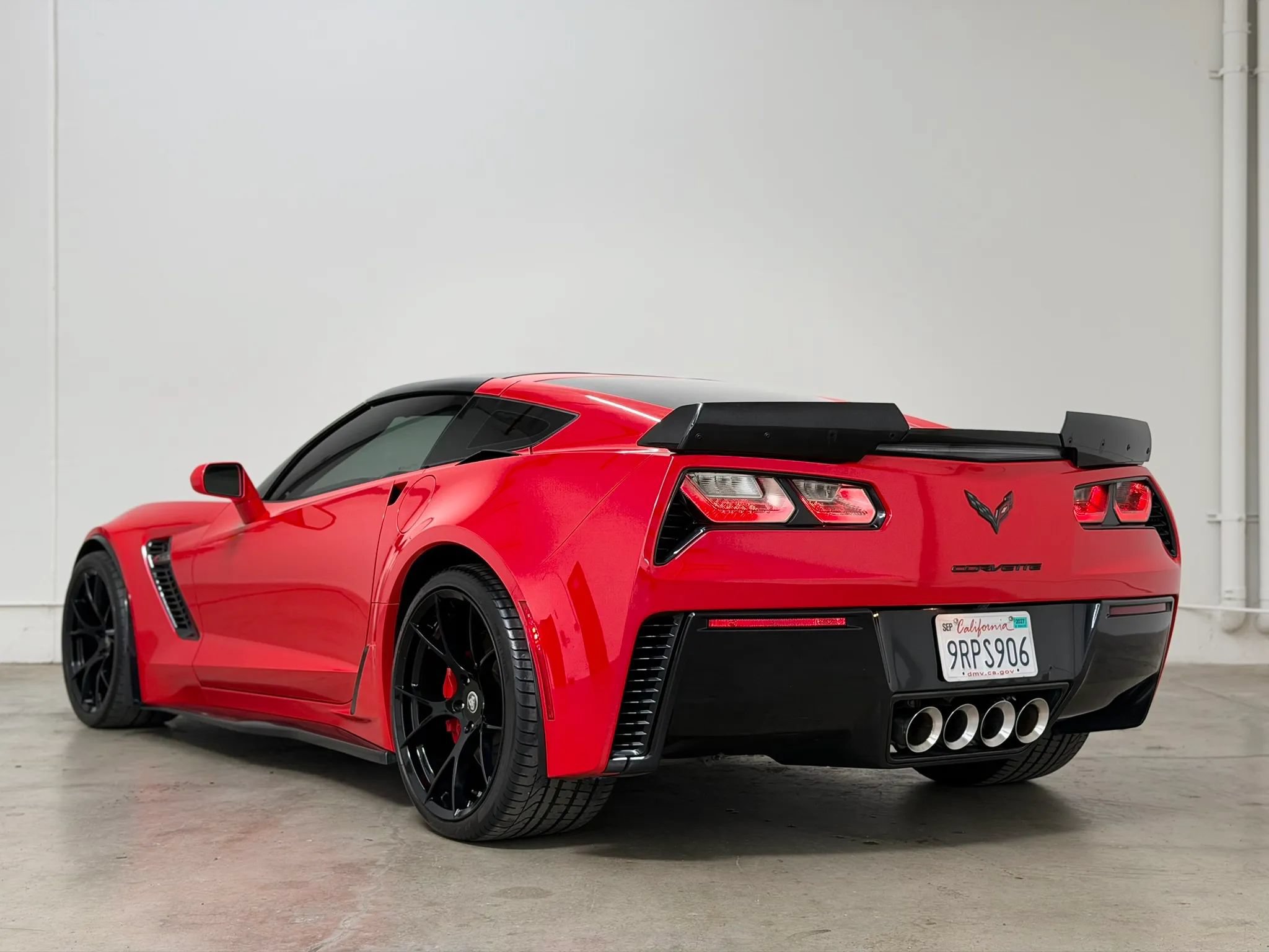 Used 2015 Chevrolet Corvette Z06 w/ 3LZ Preferred Equipment Group RWD image 7