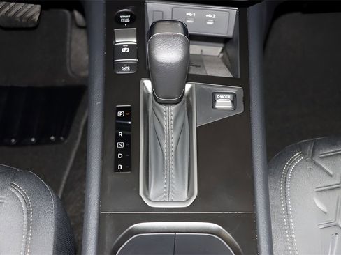 Used 2025 Nissan Kicks SV w/ SV Premium Package image 37