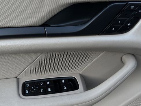 Used 2022 Porsche Taycan image 27