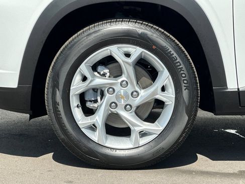New 2026 Chevrolet Trax LS w/ LS Convenience Package FWD image 24