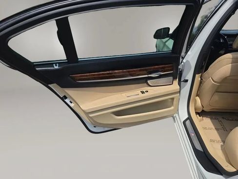 Used 2015 BMW 750Li RWD image 48