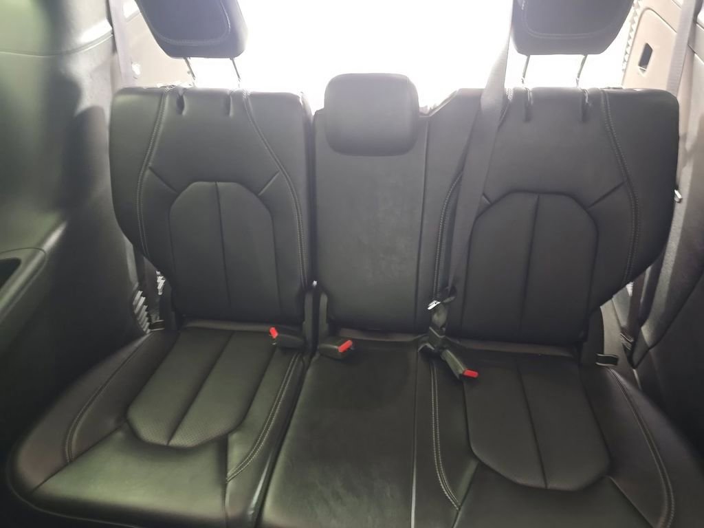 Used 2025 Chrysler Pacifica Select FWD image 10