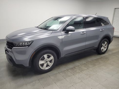 Used 2022 Kia Sorento LX image 2
