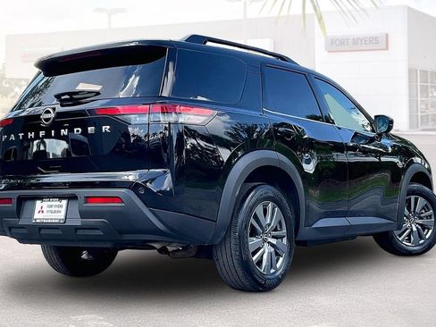 Used 2025 Nissan Pathfinder SV FWD image 33