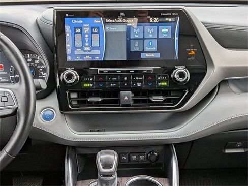 Used 2021 Toyota Highlander Limited image 15