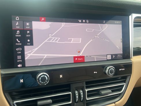 Certified 2023 Porsche Macan AWD/4WD image 28