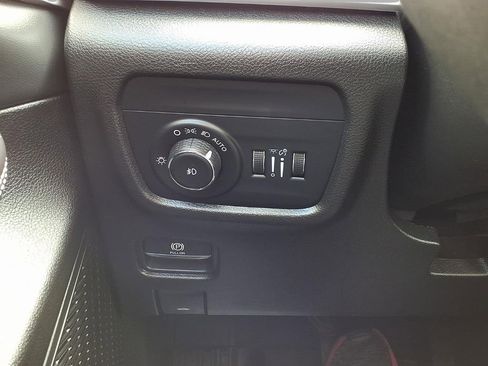 Used 2023 Jeep Grand Cherokee L Limited w/ Rear Seat Video Group I image 17