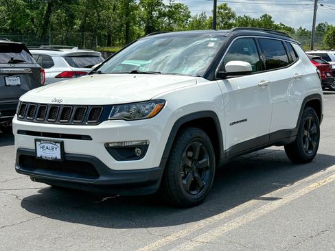 Used 2018 Jeep Compass Latitude w/ Popular Equipment Group AWD/4WD image 3
