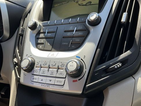 Used 2017 Chevrolet Equinox LS FWD image 38