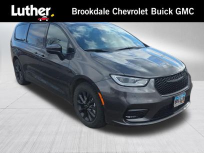 Used 2023 Chrysler Pacifica Touring w/ S Appearance Package