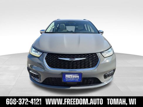 Used 2021 Chrysler Pacifica Limited w/ Premium & Safety Sphere Group AWD/4WD image 8