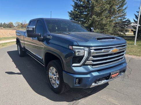 Used 2025 Chevrolet Silverado 3500 High Country w/ Technology Package AWD/4WD image 3