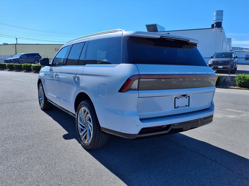 New 2025 Lincoln Navigator Reserve AWD/4WD image 4