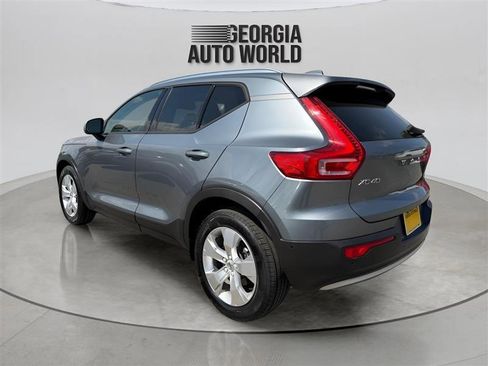Used 2019 Volvo XC40 T5 Momentum image 8