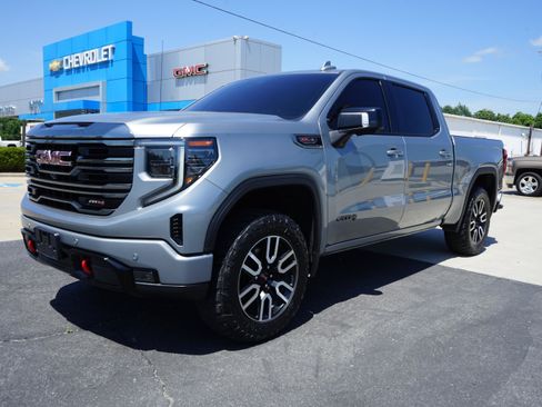 Used 2023 GMC Sierra 1500 AT4 AWD/4WD image 1
