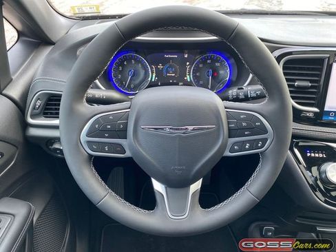 New 2026 Chrysler Pacifica Select image 16