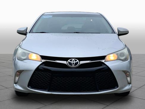 Used 2017 Toyota Camry SE w/ Moonroof Package FWD image 4