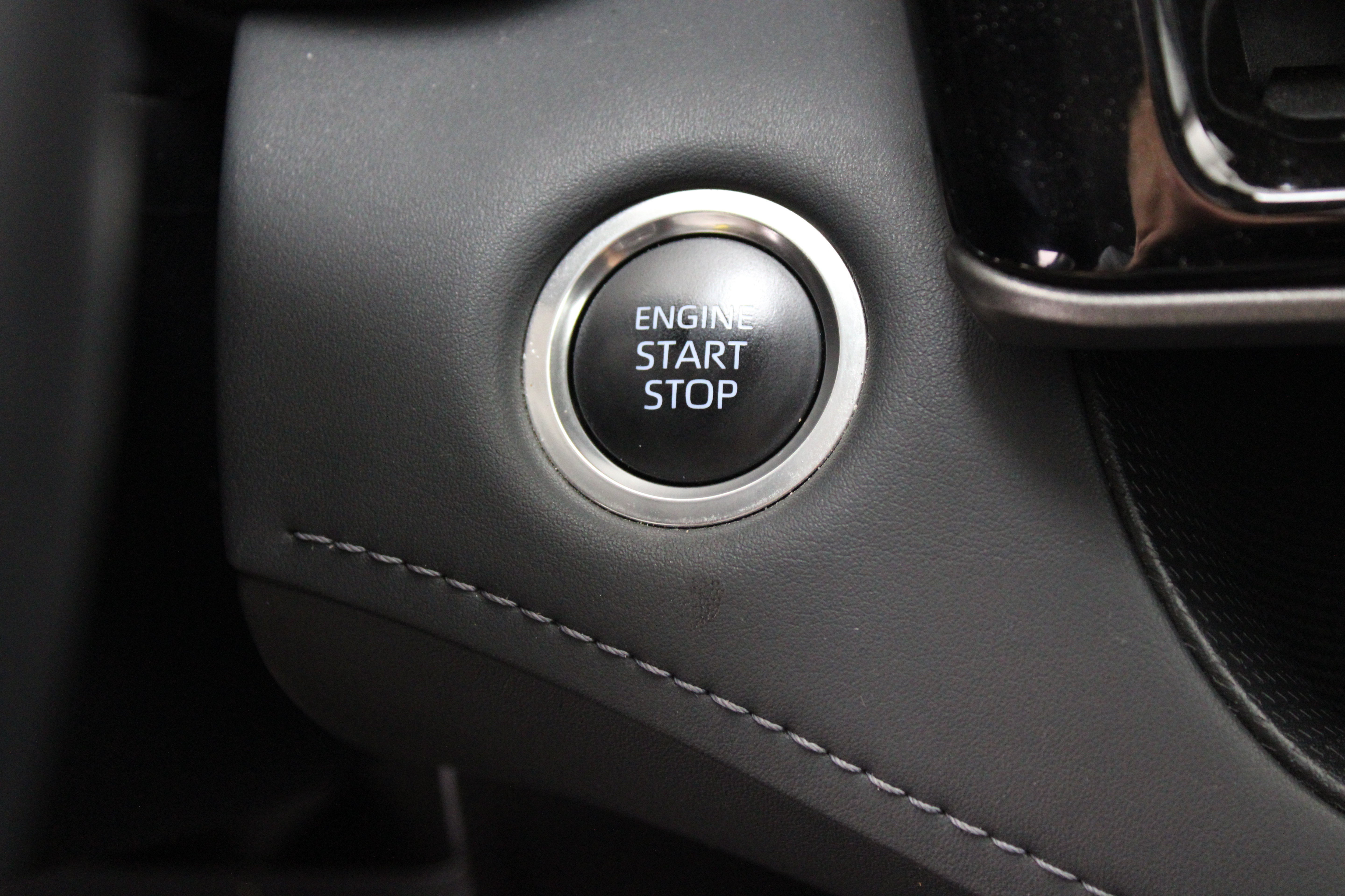 Used 2025 Toyota Highlander LE FWD image 18