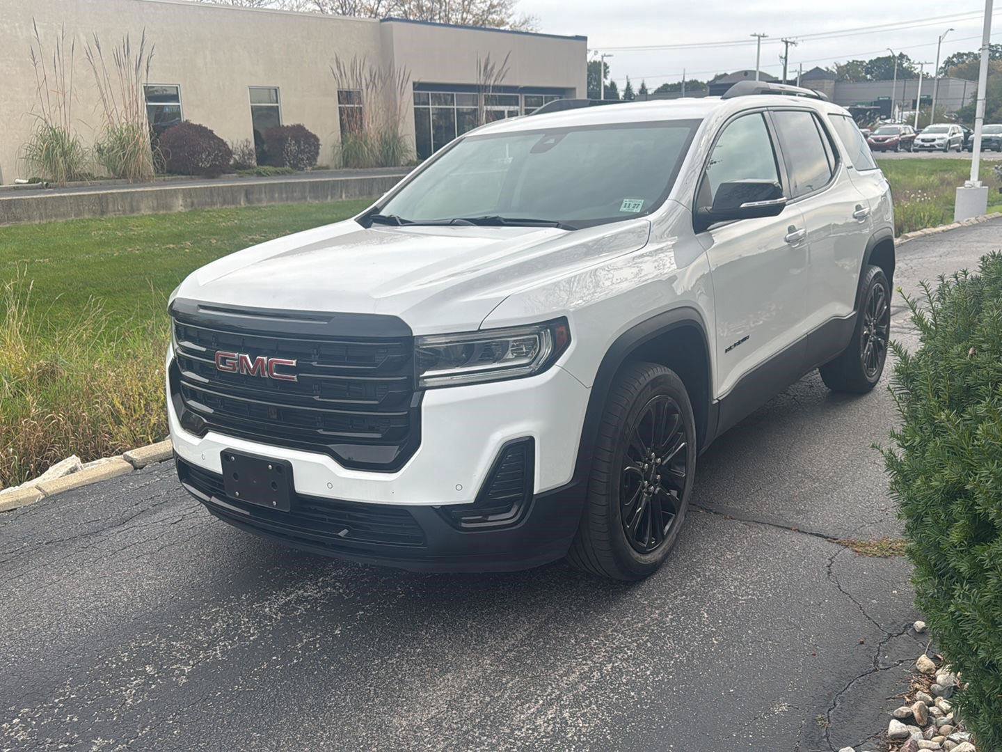 Used 2023 GMC Acadia SLE w/ Driver Convenience Package AWD/4WD image 3