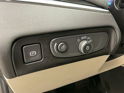 Used 2018 Buick Enclave Premium image 15