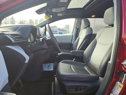 Used 2023 Toyota Sienna XSE w/ XSE Plus Package image 26