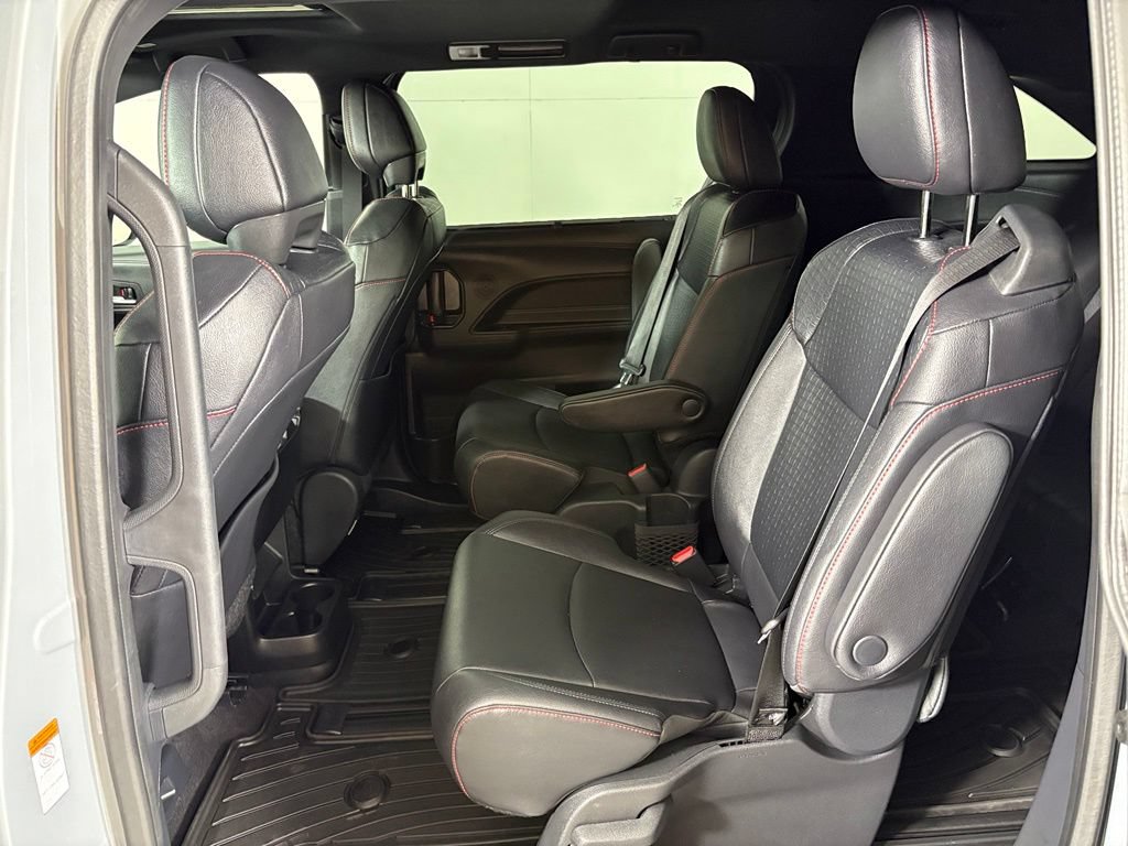 Used 2025 Toyota Sienna XSE AWD/4WD image 38