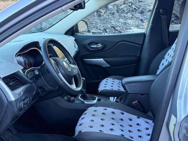 Used 2017 Jeep Cherokee Trailhawk w/ Comfort/Convenience Group AWD/4WD image 14