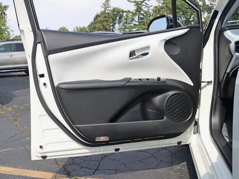 Used 2017 Toyota Prius Prime Premium FWD image 30