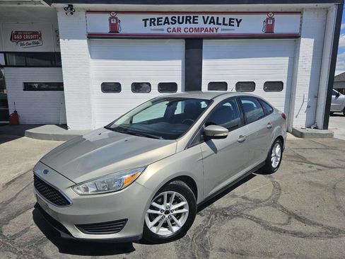 Used 2015 Ford Focus SE FWD image 1
