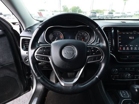 Used 2019 Jeep Cherokee Limited FWD image 10